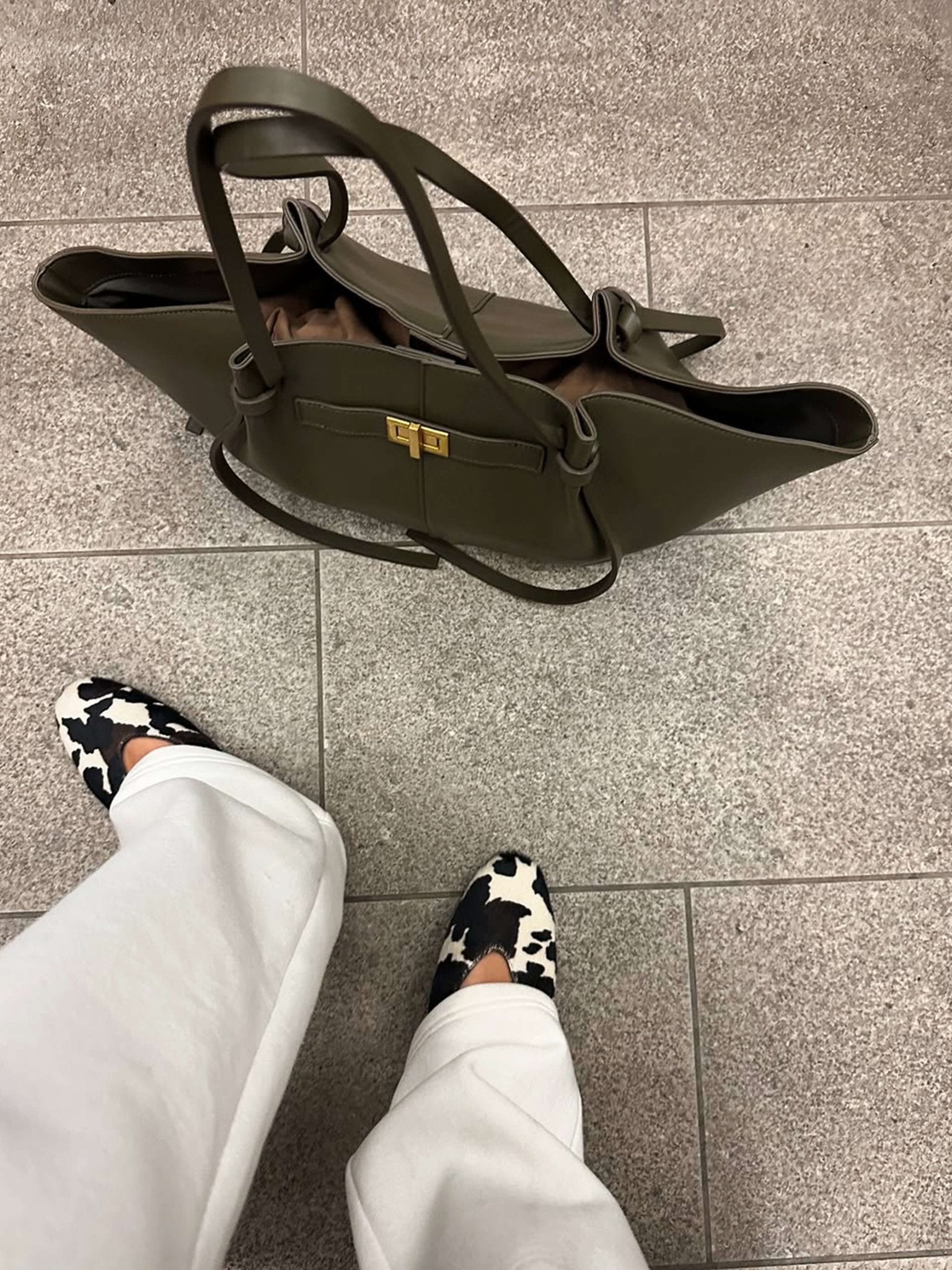 ARIA | Luxe Curve Bag — The Accessory That Says It All